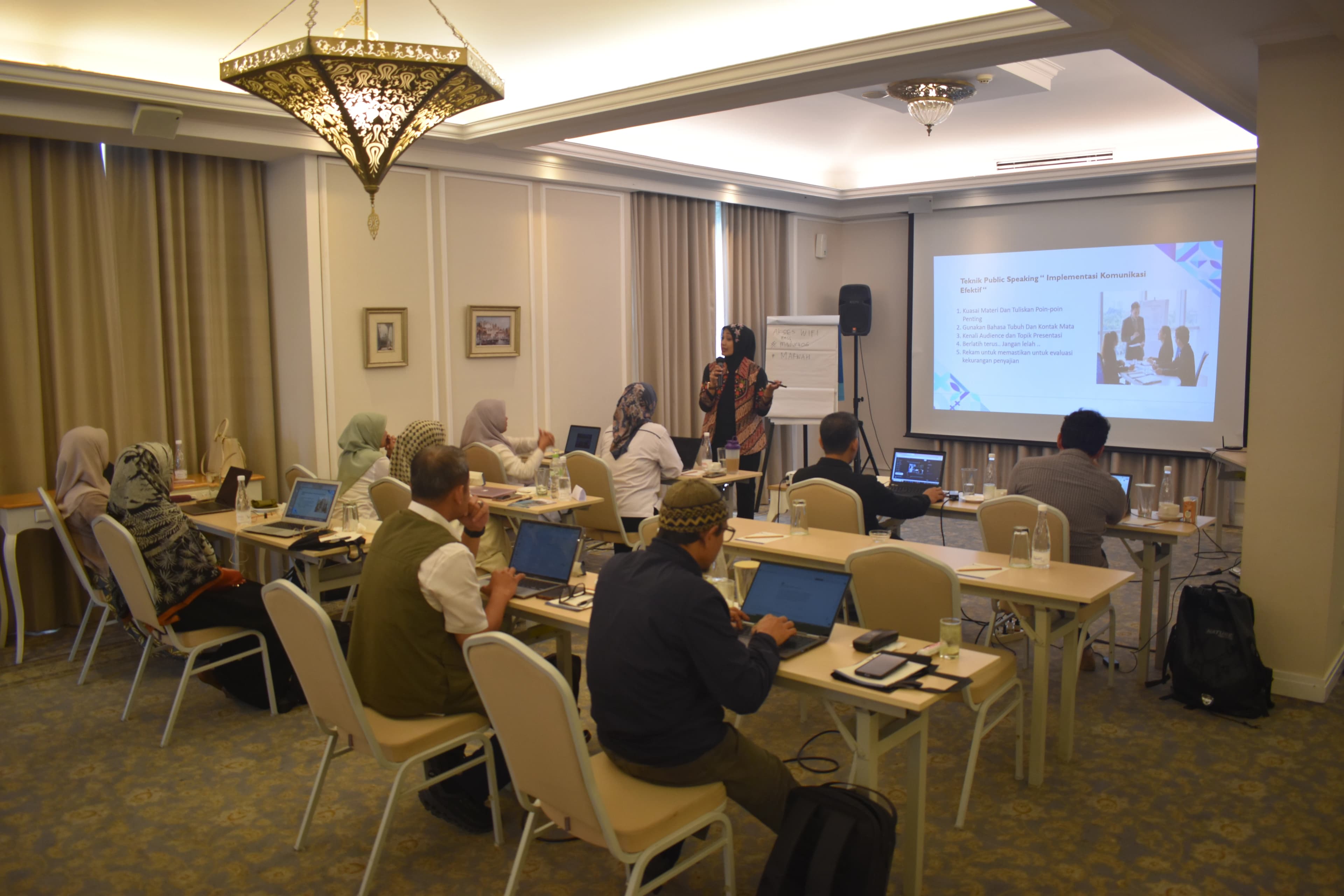 Sesi pelatihan sertifikasi BNSP oleh Sahabat Karir Indonesia